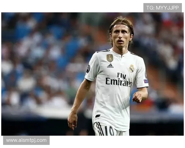 22号足球明星皇马的传奇之路与辉煌成就解析